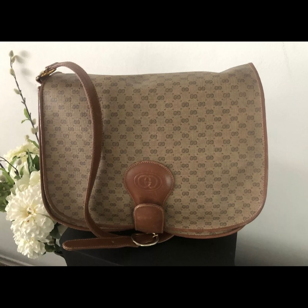 Vintage GUCCI GG Crossbody Satchel Bag001-261-1100